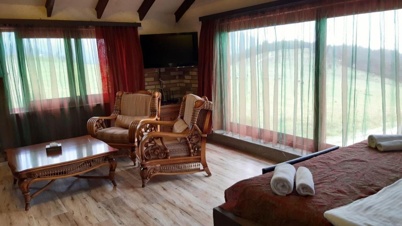 Alpine Castle Hotel Dilijan Ngoại thất bức ảnh