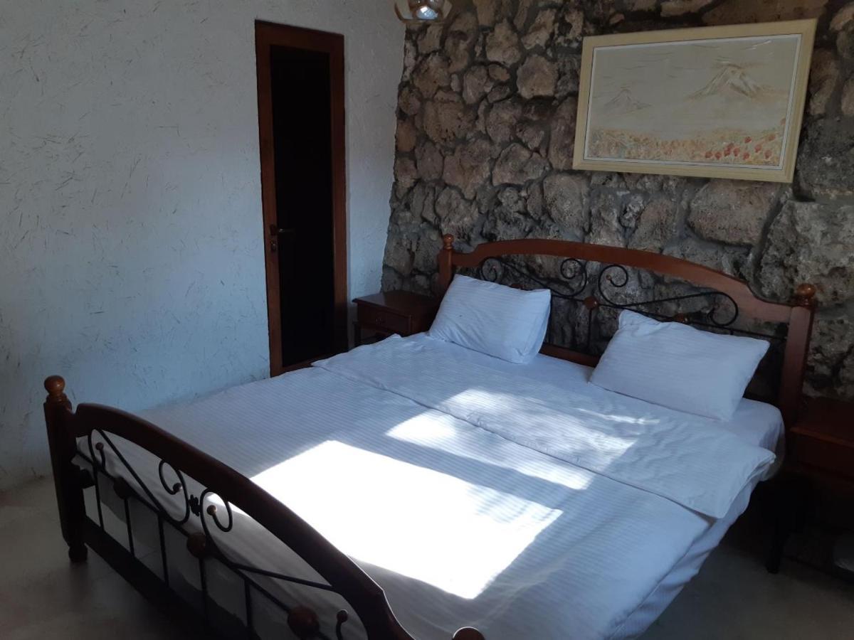 Alpine Castle Hotel Dilijan Ngoại thất bức ảnh