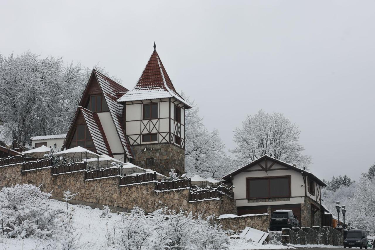 Alpine Castle Hotel Dilijan Ngoại thất bức ảnh