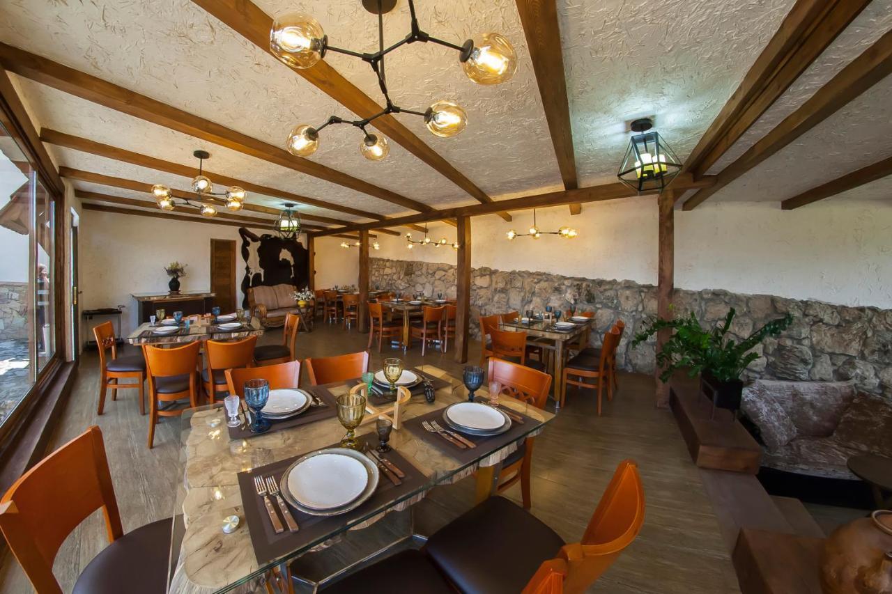Alpine Castle Hotel Dilijan Ngoại thất bức ảnh