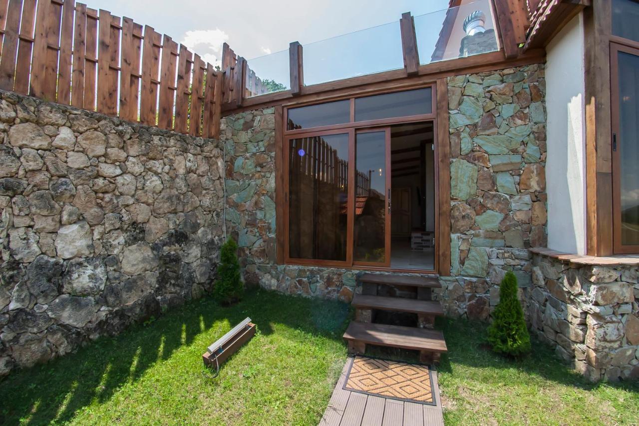 Alpine Castle Hotel Dilijan Ngoại thất bức ảnh