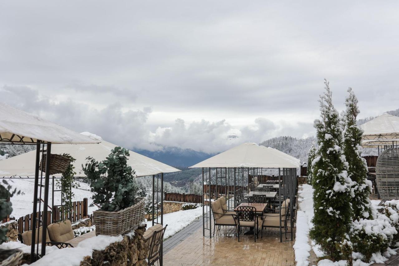 Alpine Castle Hotel Dilijan Ngoại thất bức ảnh