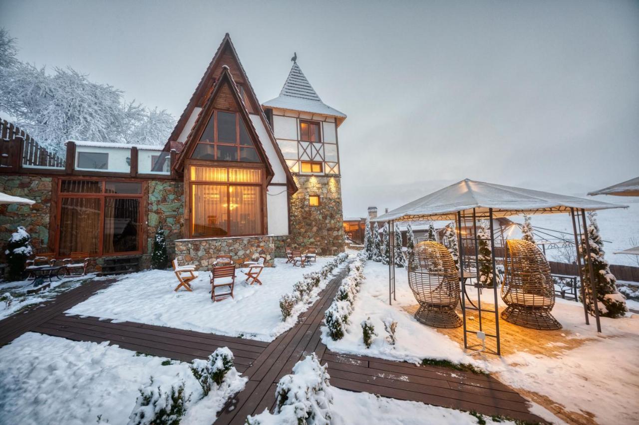 Alpine Castle Hotel Dilijan Ngoại thất bức ảnh