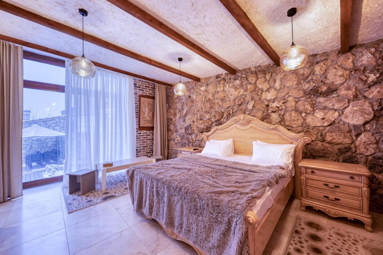 Alpine Castle Hotel Dilijan Ngoại thất bức ảnh