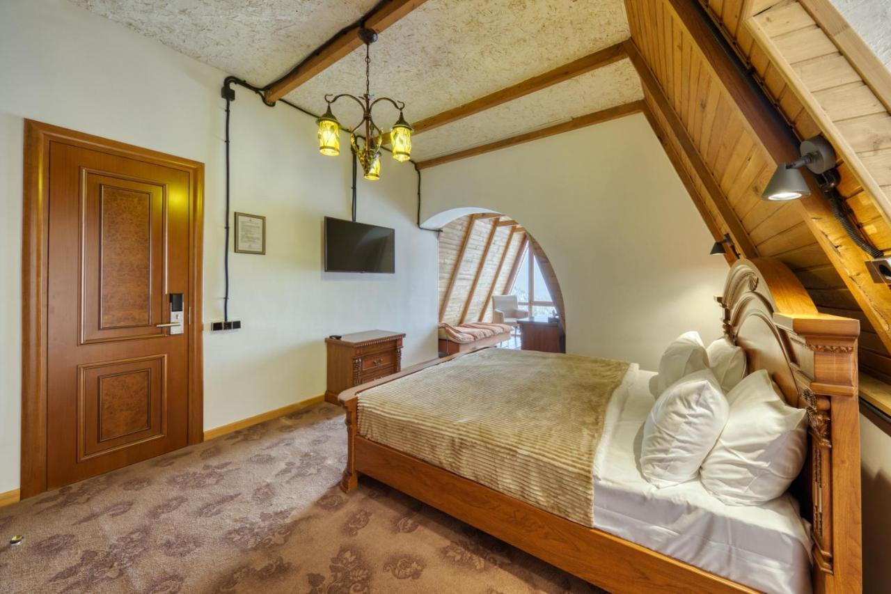 Alpine Castle Hotel Dilijan Ngoại thất bức ảnh