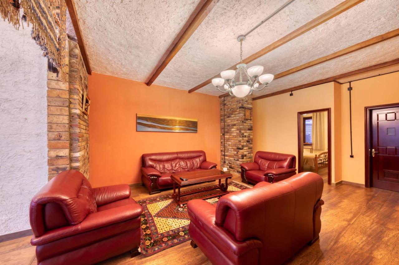 Alpine Castle Hotel Dilijan Ngoại thất bức ảnh