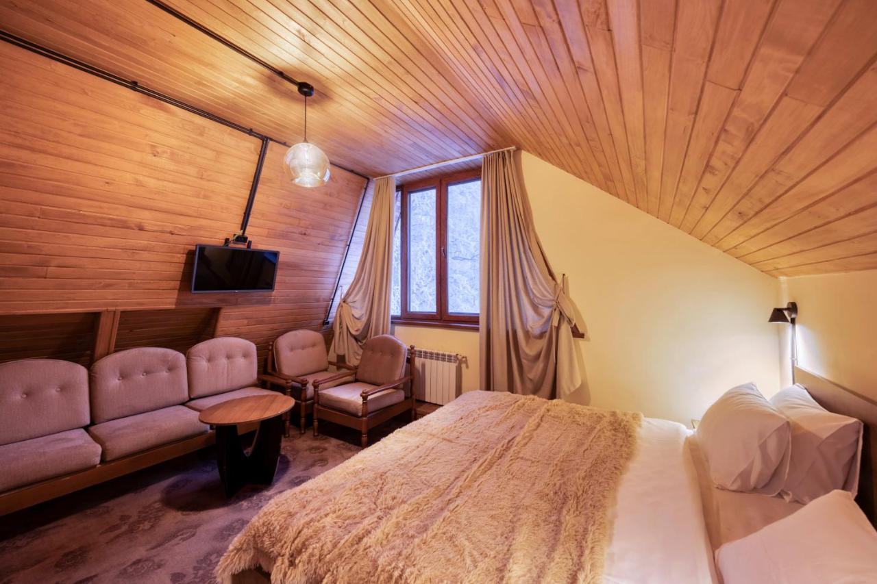 Alpine Castle Hotel Dilijan Ngoại thất bức ảnh