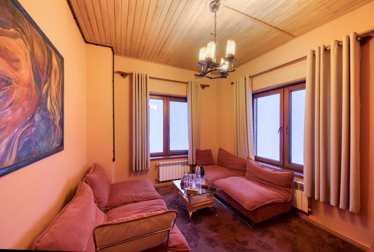 Alpine Castle Hotel Dilijan Ngoại thất bức ảnh