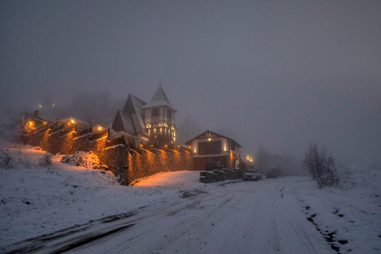 Alpine Castle Hotel Dilijan Ngoại thất bức ảnh