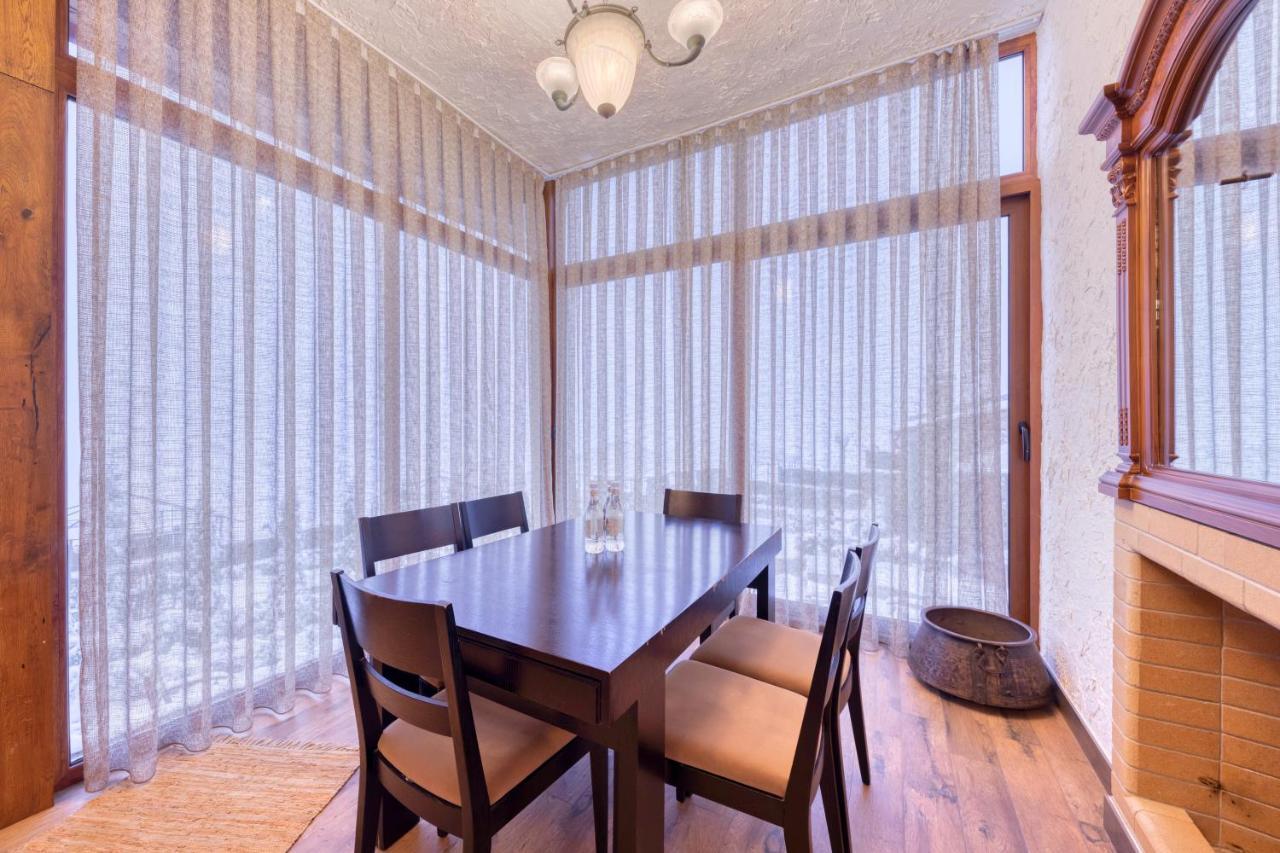 Alpine Castle Hotel Dilijan Ngoại thất bức ảnh