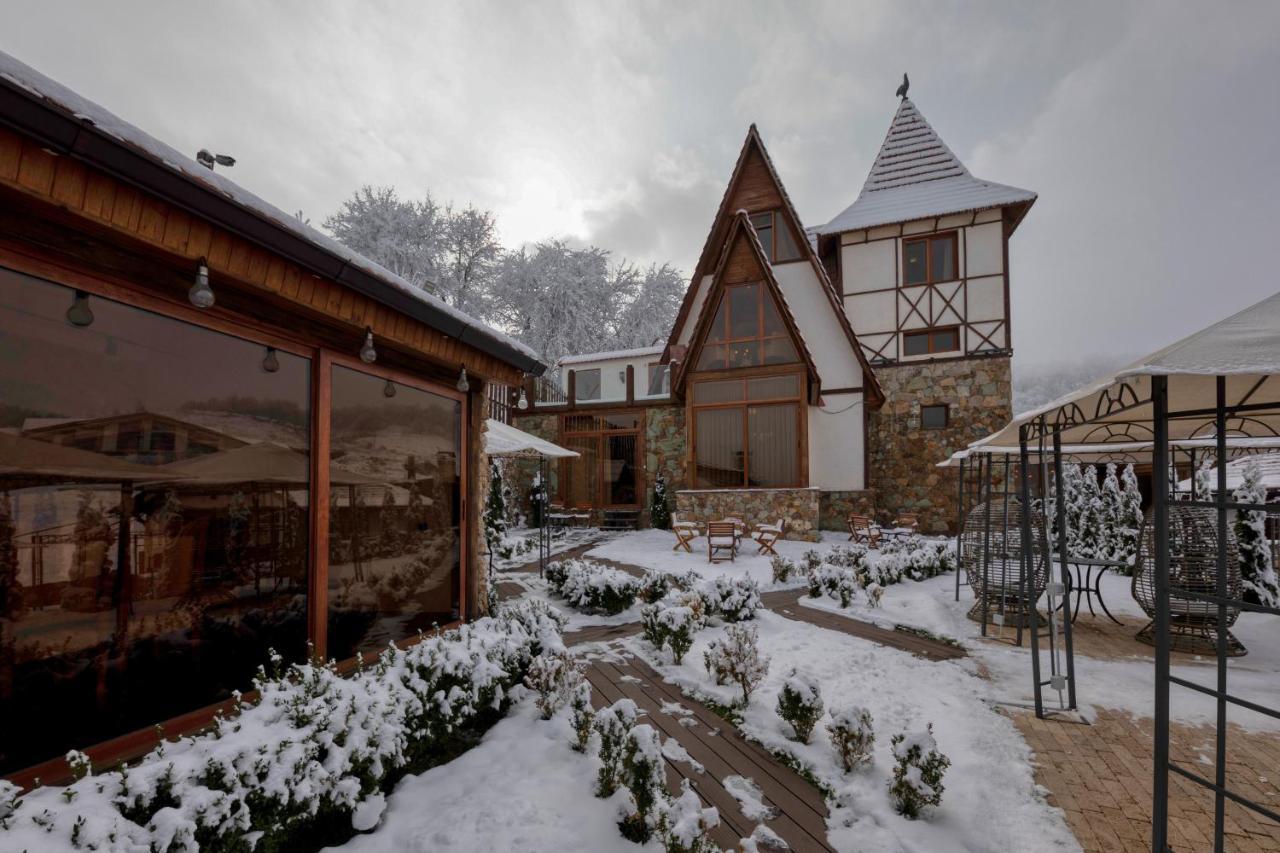 Alpine Castle Hotel Dilijan Ngoại thất bức ảnh