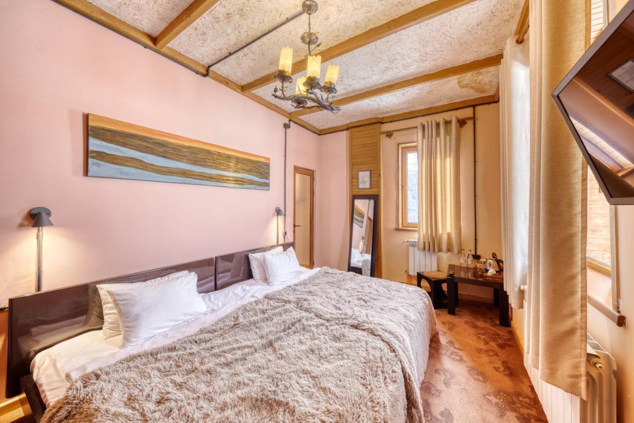 Alpine Castle Hotel Dilijan Ngoại thất bức ảnh
